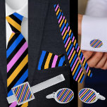 Cravate Divisée multicolore<br><div class="desc">Cravate à rayures multicolores.</div>