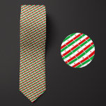 Cravate Drapeau du Motif iranien<br><div class="desc">Le Motif iranien Necktie met en valeur les couleurs nationales du pays de loin en utilisant un design astucieux en angle. Après un examen plus attentif, le motif reproductible et transparent de minuscules drapeaux présente la bannière nationale du pays d'une manière esthétique et agréable.</div>
