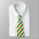 Cravate Drapeau irlandais vert orange moderne rayé<br><div class="desc">Vert,  blanc,  rayures orange,  couleurs du drapeau irlandais,  design cool et élégant pour la Saint Patrick,  fête irlandaise,  beau cadeau pour la fête des pères,  petit ami,  anniversaire de mari.</div>