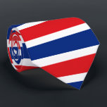 Cravate Drapeau thaïlandais<br><div class="desc">Drapeau thaïlandais Le drapeau du Royaume de Thaïlande présente cinq bandes horizontales dans les couleurs rouge,  blanc,  bleu,  blanc et rouge,  la bande bleue centrale étant deux fois plus large que les quatre autres. #thailand #thai #royaume #drapeau</div>