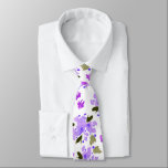 Cravate du jardin Floral à l'aquarelle violette<br><div class="desc">Pour le type habillé le plus intelligent de la pièce ! Cette belle cravate d'aquarelle violet Floral Garden est à coup sûr impressionnant.</div>