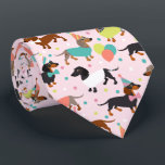 Cravate du parti Dachshund<br><div class="desc">Chiens de fête d'anniversaire mignons avec des manteaux noirs,  bronzés et dapple habillés de mignonettes vêtements d'anniversaire avec ballons,  gâteau et motif confetti.</div>