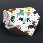 Cravate du parti Dachshund<br><div class="desc">Chiens de fête d'anniversaire mignons avec des manteaux noirs,  bronzés et dapple habillés de mignonettes vêtements d'anniversaire avec ballons,  gâteau et motif confetti.</div>