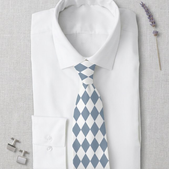 Cravate Dusty Blue and White Harlequin Diamond Tie (Dusty blue and white classic diamond pattern wedding tie.)