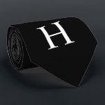 Cravate Élégant Monogramme moderne Noir<br><div class="desc">Noir & Blanc Classic Élégant Moderne Minimaliste Cravate Monogramme Élevée, classique et intemporelle, cette simple cravate noire monogramme présente une initiale monogrammée audacieuse dans un design minimaliste et traditionnel. Parfait pour un style personnalisé en déplacement - pour votre affaire de cravate noire, mariage, groomsmen, meilleur homme, marié, bal ou événement...</div>