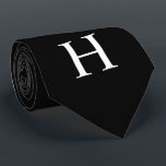 Cravate Élégant Monogramme moderne Noir<br><div class="desc">Noir & Blanc Classic Élégant Moderne Minimaliste Cravate Monogramme Élevée, classique et intemporelle, cette simple cravate noire monogramme présente une initiale monogrammée audacieuse dans un design minimaliste et traditionnel. Parfait pour un style personnalisé en déplacement - pour votre affaire de cravate noire, mariage, groomsmen, meilleur homme, marié, bal ou événement...</div>
