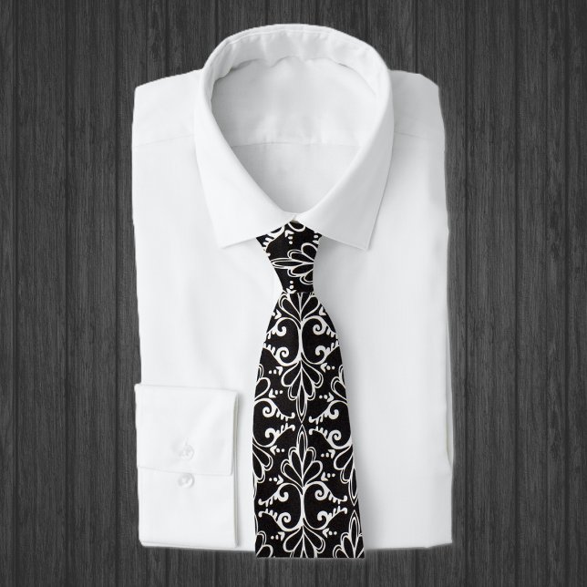 Cravate Elégant noir blanc Damas (Classic black and white damask pattern with Gothic scrolls on men's necktie.)
