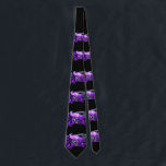 CRAVATE ÉLÉGANT PEACOCK EN PURPLE ET NOIR<br><div class="desc">Design Art nouveau élégant,  classe et dynamique .Développement graphique numérique par Bulgan Lumini (c) .Partie de la collection ARCADIA.</div>