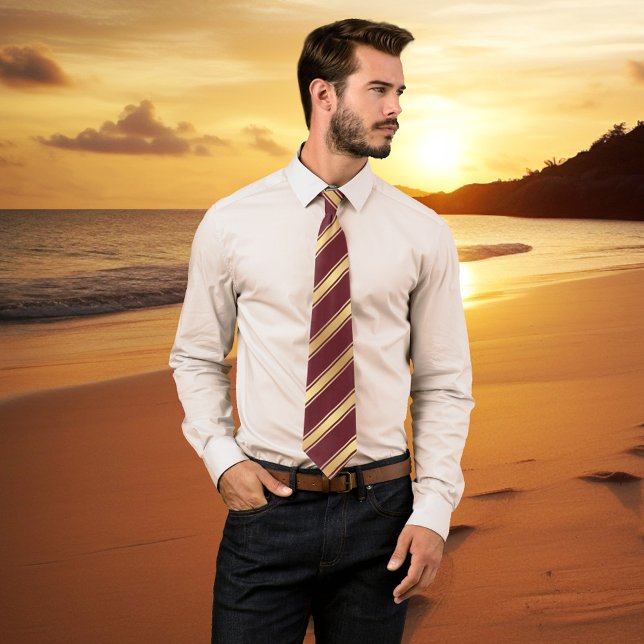 Cravate Elégante Bourgogne Gold Striped Mariage Groom Crav (Elegant tie featuring a gold striped design on burgundy.)