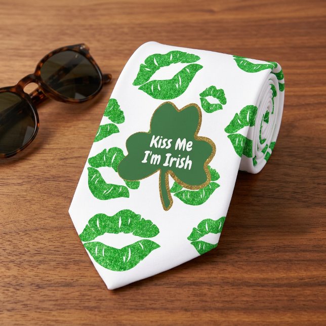 Cravate Embrassez-Moi Je Suis Irlandais Trèfle St. Patrick (St Patricks Day Kiss me I'm Irish White Green & Gold Clover Lips Tie)