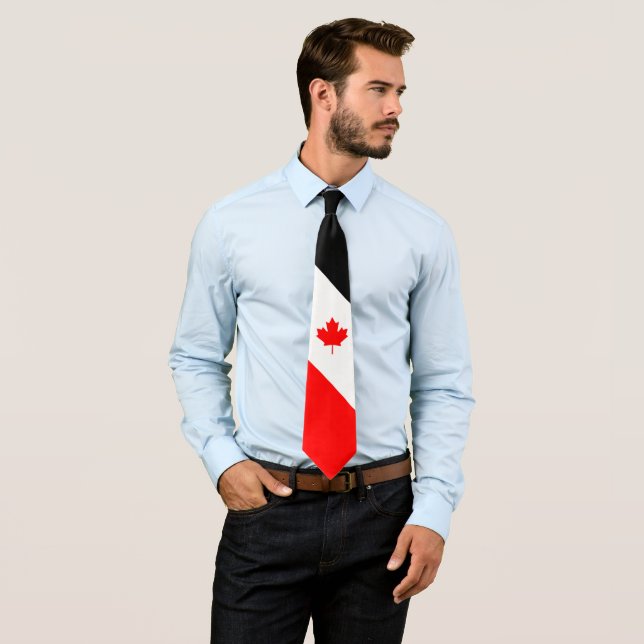 Cravate Érable canadien sur fond rouge blanc noir (En situation)