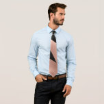 Cravate Fille moderne Rose or noir géométrique<br><div class="desc">Cette motif moderne et chic conviendra parfaitement à une femme branchée et chic. Il présente une feuille d'or rose imitation et des blocs de couleur de zigzag de triangle géométrique noir. C'est un design élégant, joli et tendance ! ***REMARQUE IMPORTANTE DE CONCEPTION : Pour toute demande de conception personnalisée, comme...</div>