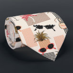 Cravate Flamants roses de palmiers roses Retro<br><div class="desc">Flamands exotiques, palmiers roses et lunettes de soleil rétro sur arrière - plan de pêche pâle, ce cravate masculin est cool pour le bureau, une nuit en ville, un mariage, votre propre cérémonie de mariage, pour le marié ou les groomsmen ou donner en cadeau à votre mari, père, frère ou...</div>