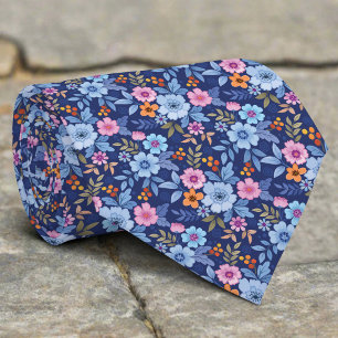 Cravate Fleurs Colorées Et Feuille Sur Fond Bleu Foncé