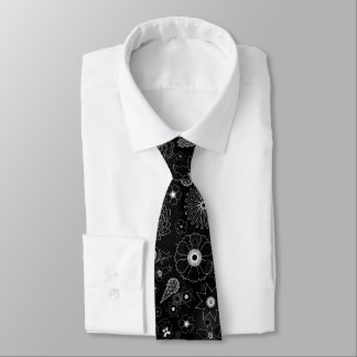 Cravate Fleurs noires et blanches à motif géométrique en l
