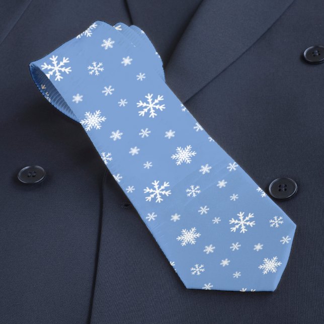 Cravate Flocon de neige d'hiver Motif bleu clair Noël (Winter Snowflake Pattern Light Blue Christmas Neck Tie)