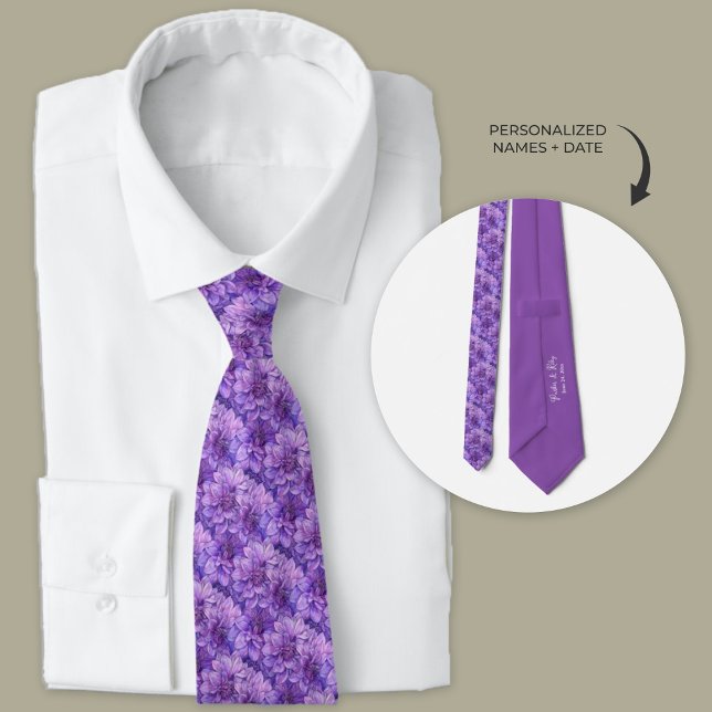 Cravate Floral Dahlia pourpre (Purple Dahlia personalized floral necktie for groomsmen.)