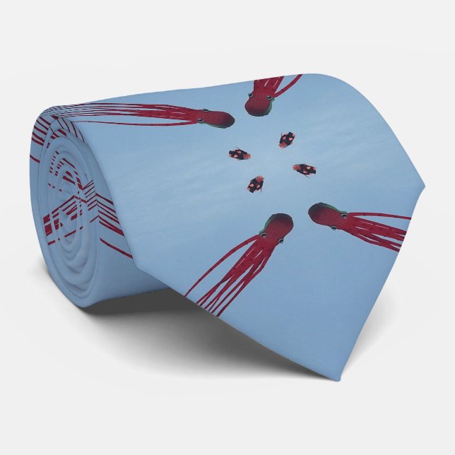 Cravate Flying a Stunt Animal Kite in Azure Sky, blue (Roulé)