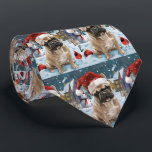 Cravate French Bulldog Winter Wonderland Christmas Joie<br><div class="desc">Ce design festif reflète l'esprit joyeux de la période des fêtes, avec un adorable petit portant un chapeau de Père Noël. Le chien est niché dans un pays des merveilles hivernales, avec un bonhomme de neige, un sapin de Noël décoré et des cadeaux joliment emballés. Les flocons de neige tombent...</div>