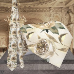 Cravate Gold & Greenery Mariage élégant<br><div class="desc">Une cravate mariage avec des flores d'or et une verdure d'une finesse exquise et un arrière - plan d'or clair chaleureux.</div>