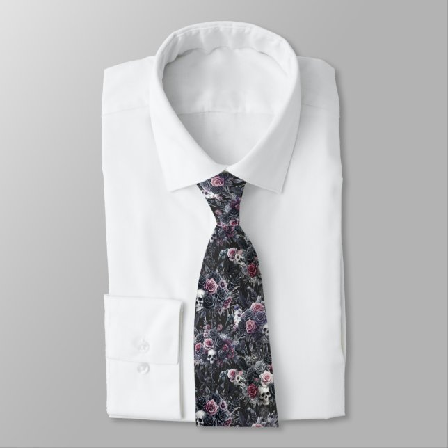 Cravate Gothique Moody Flowers Crânes et corbeaux (Attaché)