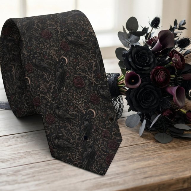 Cravate Gothique Raven Fleur foncée (Gothic raven and rose necktie for alternative menswear and dark academia formal events.)
