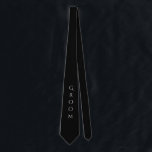 Cravate Groom Black Typographie Moderne Pour Lui<br><div class="desc">Chic marié cravate noire avec typographie blanche. Faites savoir à tout le monde que vous êtes le chanceux. Je pense que ça aurait l'air génial dans ce beau marié. Si élégant.</div>