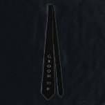 Cravate Groom To Be Black Modern Typographie Pour Lui<br><div class="desc">Cravate noire à être mignonne avec typographie blanche. Faites savoir à tout le monde que vous êtes le chanceux. Je pense que ça aurait l'air génial dans ce beau marié.</div>