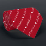 Cravate Groomsman répéter le texte blanc sur le rouge<br><div class="desc">Ce cravate amusant est l'accessoire parfait pour les groomsmen de votre mariage. Il présente un design simple mais élégant avec le mot "groomsman" écrit en fantaisie tout texte blanc majuscule répétant dans un motif en diagonale sur un arrière - plan rouge. Une façon idéale d'ajouter un peu de classe à...</div>