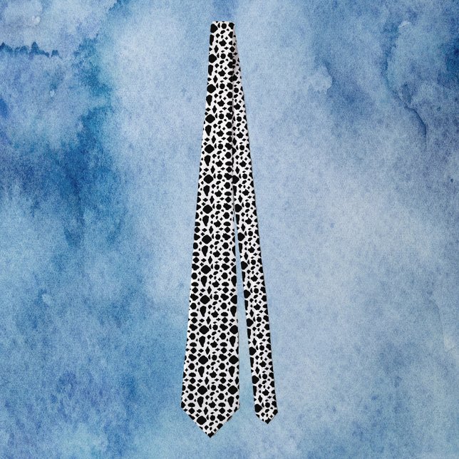 Cravate Impression animalière vache noir et blanc (A tie with a black and white cow pattern)