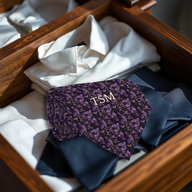 Cravate Initiales de monogramme floral velours violet déco (Purple Velvet Rugged Floral Monogram Initials Neck Tie)