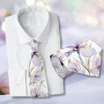 Cravate Lavande romantique Purple Iris Mariage Floral<br><div class="desc">Iris Dreams : Une Cravate Mariage romantique pour la Salle Laissez fleurir votre histoire d'amour avec cette cravate mariage enchanteresse ! Cette cravate présente une cascade d'iris mauve lavande douce, ainsi qu'un délicat arrosage de fleurs sauvages blancs, le tout contre un arrière - plan blanc minimaliste. C'est la façon idéale...</div>