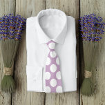 Cravate Lavande violet Pois blancs rétro<br><div class="desc">C'est une belle cravate personnalisée qui ferait ressortir n'importe quelle tenue.</div>
