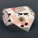 Cravate Lunettes de soleil Rétro Flamingos Palmiers Roses<br><div class="desc">Flamants roses exotiques, palmiers roses et lunettes de soleil rétro sur fond pêche pâle, cette cravate pour homme est cool pour le bureau, une soirée en ville, un mariage, votre propre cérémonie de mariage, pour le marié ou les garçons d'honneur ou à offrir en cadeau à votre mari, papa, frère...</div>