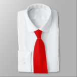 Cravate Mariage de la salle rouge de fraise Groomsmen Init<br><div class="desc">Cravate rouge fraise pour les mariages à l'assortiment avec nos suites mariage couleur rouge Aquarelle. Caché sur le dos vous pouvez facilement personnaliser avec des initiales afin qu'il ne peut pas être confondu qui la cravate appartient à qui! La couleur et la police des initiales ainsi que la couleur de...</div>