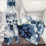 Cravate Mariage Marine Bleu Blancs en cascade<br><div class="desc">Cravate mariage bleu marine et blanc avec des pivoines peintes à l'aquarelle et des verdure d'eucalyptus avec un arrière - plan de lavage à l'aquarelle bleu et blanc. C'est mon cravate mariage le plus vendu. Je vous souhaite le meilleur de votre journée spéciale.</div>