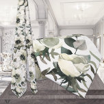 Cravate Mariage vert Eucalyptus aux anémones blancs crémeu<br><div class="desc">Un cravate mariage avec aquarelle des fleurs mariages très détaillées de roses,  ranunculus,  pivoines,  pavots,  dahlias,  anémones et autres florales mariages.</div>