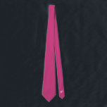 Cravate Marié de mariage magenta personnalisé<br><div class="desc">Annoncez votre jour spécial d'une manière étonnante et moderne avec notre suite de mariage Colombes Magenta minimaliste. Cette suite de mariée respire la sophistication et l'élégance,  avec un fond magenta saisissant et un beau couple de colombes blanches pour rassembler tous les éléments de votre journée spéciale.</div>