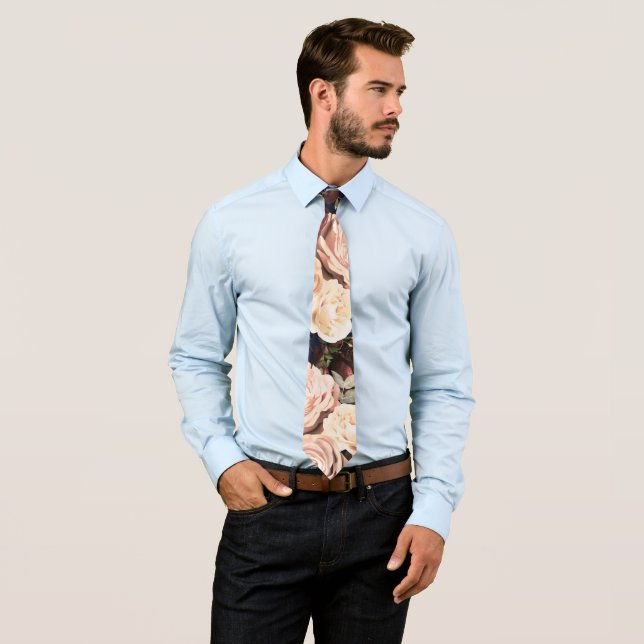 Cravate Marine Bleu & Floral Roses Gras Fleurs (En situation)