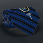 Cravate Médicale Professionnel Monogramme Bleu<br><div class="desc">Une cravate personnalisée rayée bleue adaptée aux professionnels de la santé avec le monogramme de votre bénéficiaire ou du vôtre dans une fausse couronne d'or.</div>