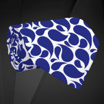 Cravate Modern Minimalist Deep Blue and White Paisley<br><div class="desc">This paisley tie is a twist on the vintage pattern, with a more minimalist and modern feel. These vivid Bblue paisley shapes don't have the typical intricate detail of the classic Persian pattern, but instead are solid Paisley feather-like shapes. The result is a clean and modern 2-color pattern. This pattern...</div>