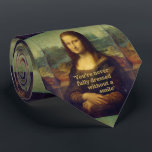 Cravate Mona Lisa<br><div class="desc">Mona Lisa de l'artiste de la Renaissance italienne Leonardo da Vinci,  avec les mots "Vous n'êtes jamais complètement habillé sans sourire".</div>