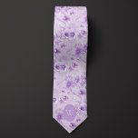 Cravate Monogramme Abstrait de fleurs pourpres<br><div class="desc">Faites une déclaration audacieuse avec notre Abstrait Cravate de Monogramme Floral Violet. La combinaison unique de design abstrait et de violet est parfaite pour un mariage moderne. Découvrez nos chaussettes assorties pour compléter votre regard.</div>