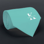 Cravate Monogramme élégant   Nom | Seafoam Green| One-side<br><div class="desc">Une élégante cravate à un côté avec un monogramme blanc audacieux sur un arrière - plan vert de mer profond. En haut de ce monogramme se trouve votre prénom ou votre nom de famille épelé dans toutes les capitales.</div>