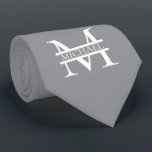 Cravate Monogramme et nom de gris élégant personnalisé<br><div class="desc">Monogramme et cadeaux de nom élégants personnalisés avec monogramme personnalisé dans le style de police serif classique avec boîte de nom au milieu du monogramme.</div>