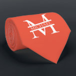 Cravate Monogramme et nom d'orange élégant personnalisé<br><div class="desc">Monogramme et cadeaux de nom élégants personnalisés avec monogramme personnalisé dans le style de police serif classique avec boîte de nom au milieu du monogramme.</div>