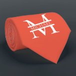 Cravate Monogramme et nom d'orange élégant personnalisé<br><div class="desc">Monogramme et cadeaux de nom élégants personnalisés avec monogramme personnalisé dans le style de police serif classique avec boîte de nom au milieu du monogramme.</div>