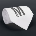 Cravate Monogramme et nom personnalisés gras modernes<br><div class="desc">Conception de monogramme moderne avec la lettre de monogramme personnalisée "M" et le nom dans un style de police sans empattement gras moderne.</div>