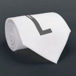 Cravate Monogramme et nom personnalisés gras modernes<br><div class="desc">Conception de monogramme moderne avec lettre de monogramme personnalisée "L" et nom dans un style de police sans empattement gras moderne.

Cadeau parfait pour lui,  cadeau de fête des pères,  cadeau de garçon d'honneur et plus encore.</div>