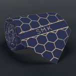 Cravate Monogramme géométrique bleu marine<br><div class="desc">Monogramme géométrique flacon bleu marine moderne Necktie dans un élégant motif d'hexagones en or élégant sur un élégant arrière - plan bleu marine. Facile à customiser avec du texte, des polices et des couleurs. Créé par le designer pro de Zazzle BK Thompson © exclusivement pour Cedar et String; veuillez nous...</div>
